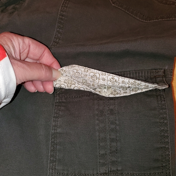 Lee Women's Olive Cargo Shorts Longer Length - Picture 3 of 6